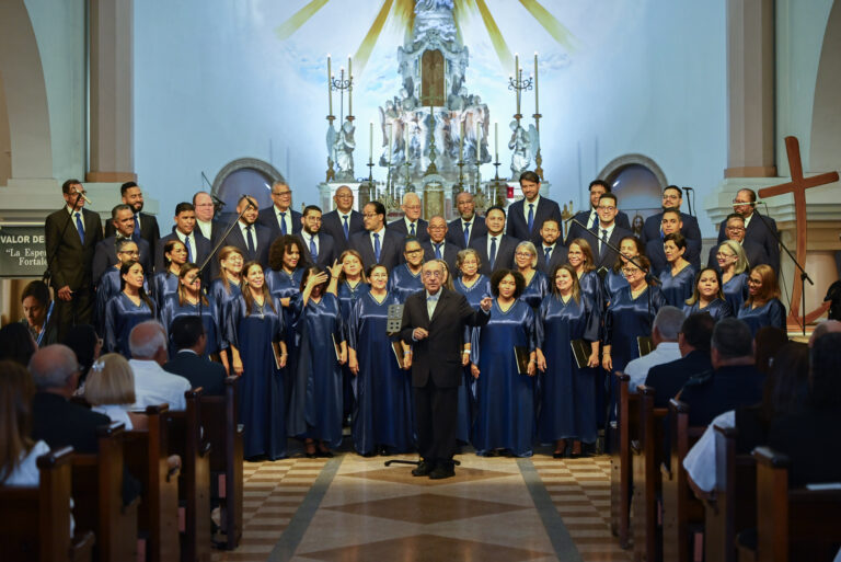 Orfeón de Santiago realiza concierto en conmemoración 50 aniversario ADEPE