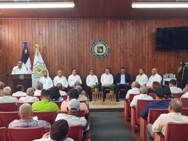 ADEPE celebra “Encuentro con la Prensa – Desayuno con ADEPE” con el ministro Ito Bisonó